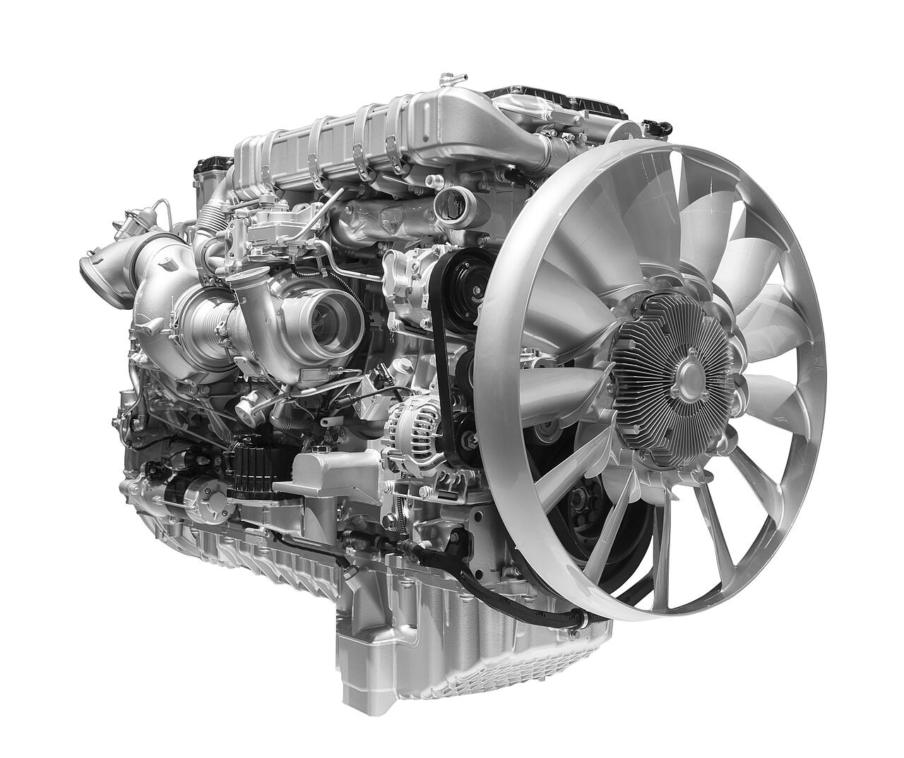 Motor diésel de camión sobre fondo blanco