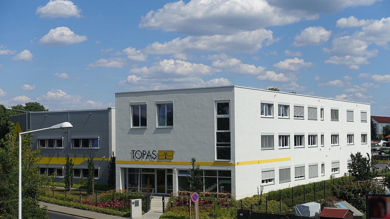 Edificio de la empresa en verano