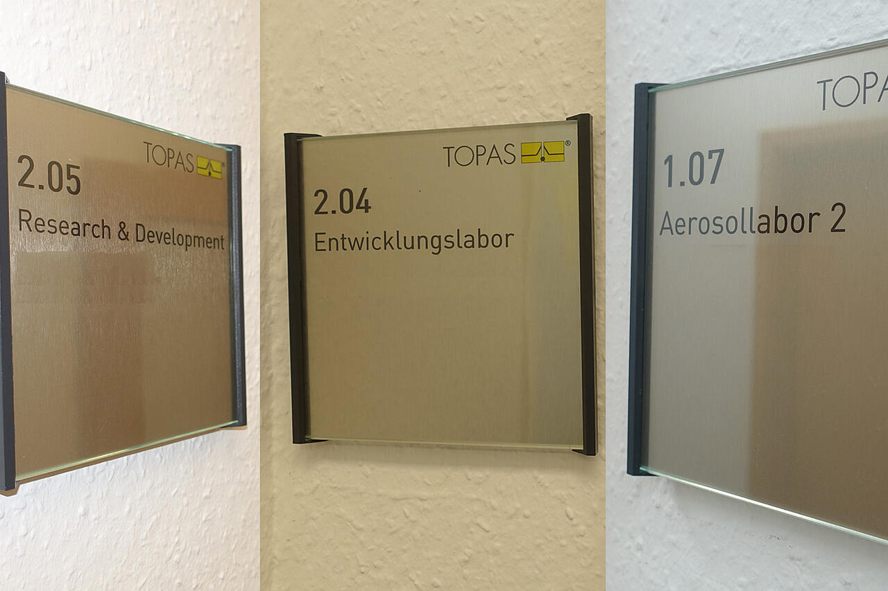 Señalización de las salas de los laboratorios de aerosoles y del departamento de desarrollo de Topas GmbH